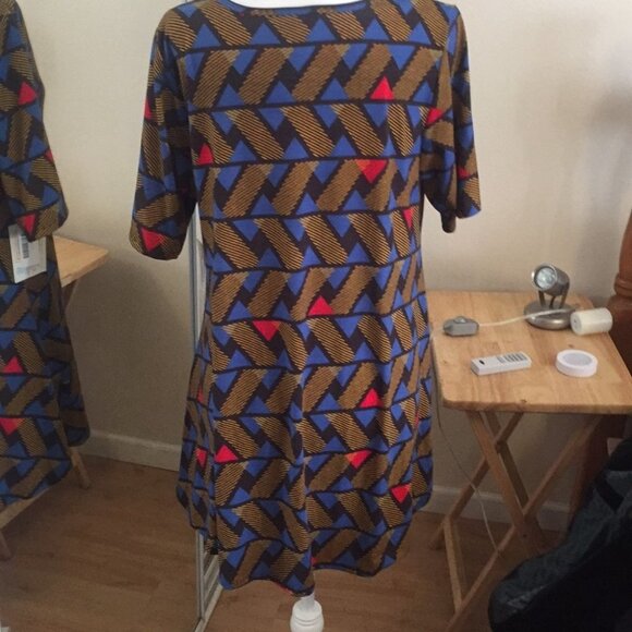 L LuLaRoe Perfect Tee B04 26 - Picture 4 of 5